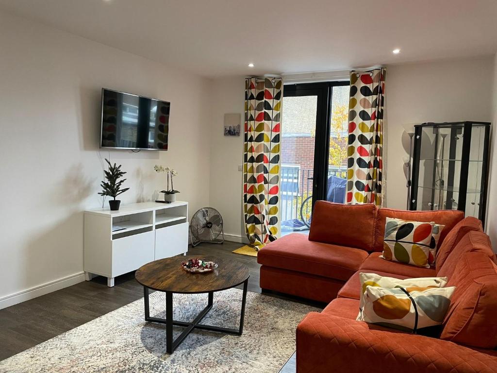 a living room with a couch and a table at Modern en-suite room and self catering in london in Woolwich
