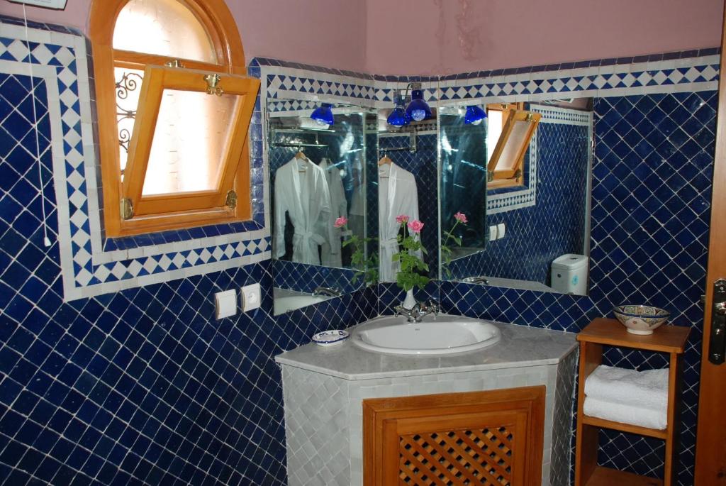 Koupelna v ubytování Riad Raouia HAMMAM & SPA