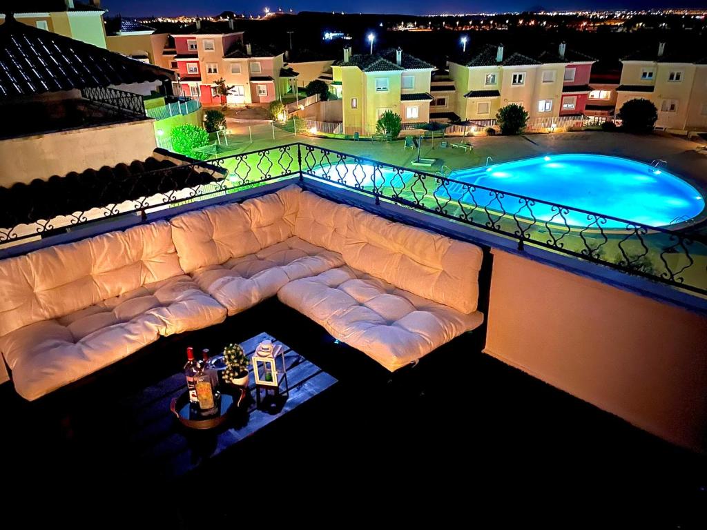 Espectacular dúplex في مورسية: إطلالة علوية على أريكة أمام مسبح