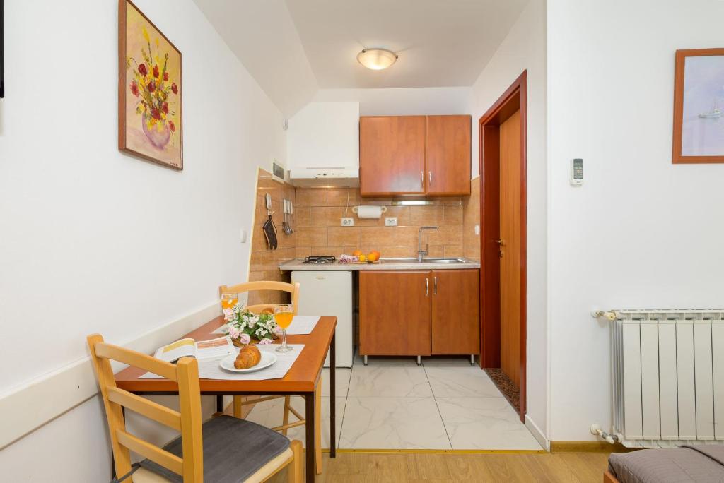 Apartments Silvana 74 - Monolocale Con Balcone (2 Adulti)