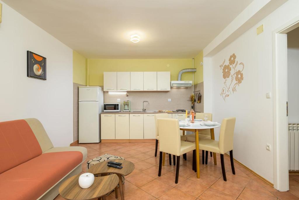 Apartments Silvana 74 - Apartamento Com 2 Quartos E Terraço ( 4 Adultos