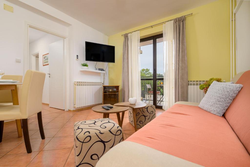Apartments Silvana 74 - Two-Bedroom Apartment With Terrace ( 4 Adults
