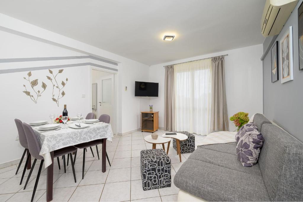Apartments Silvana 74 - Confort Apartamento De Dos Dormitorios Con Balcón