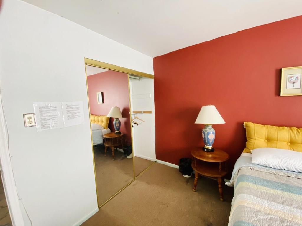 Airport Xpress Guestrooms - Private Bedroom With Shared Bathroom