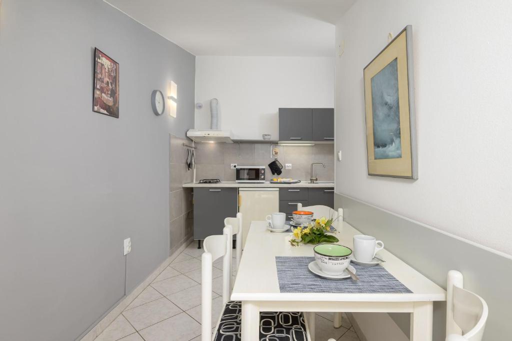 Apartments Silvana 74 - Appartamento Con Due Camere Da Letto Con Balcone