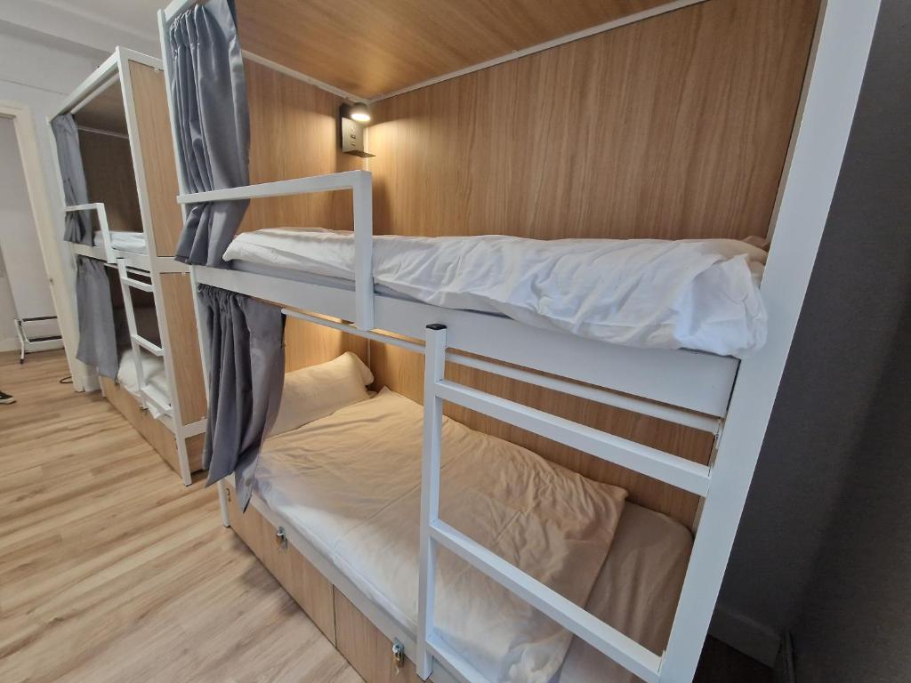 Posteľ alebo postele v izbe v ubytovaní Aloha Hostel