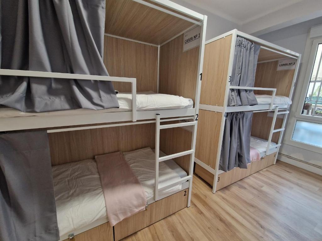 Posteľ alebo postele v izbe v ubytovaní Aloha Hostel