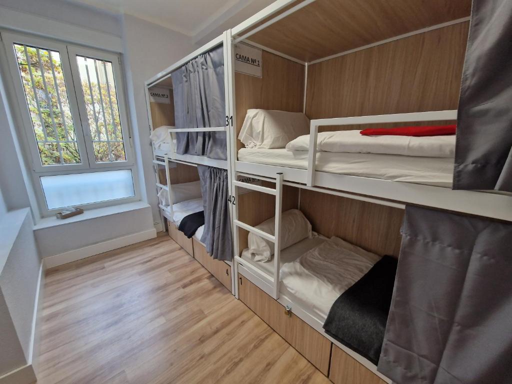 Posteľ alebo postele v izbe v ubytovaní Aloha Hostel