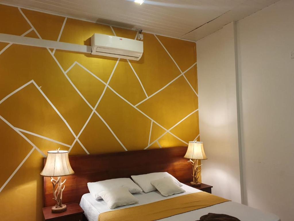 Postel nebo postele na pokoji v ubytování River Front Villa