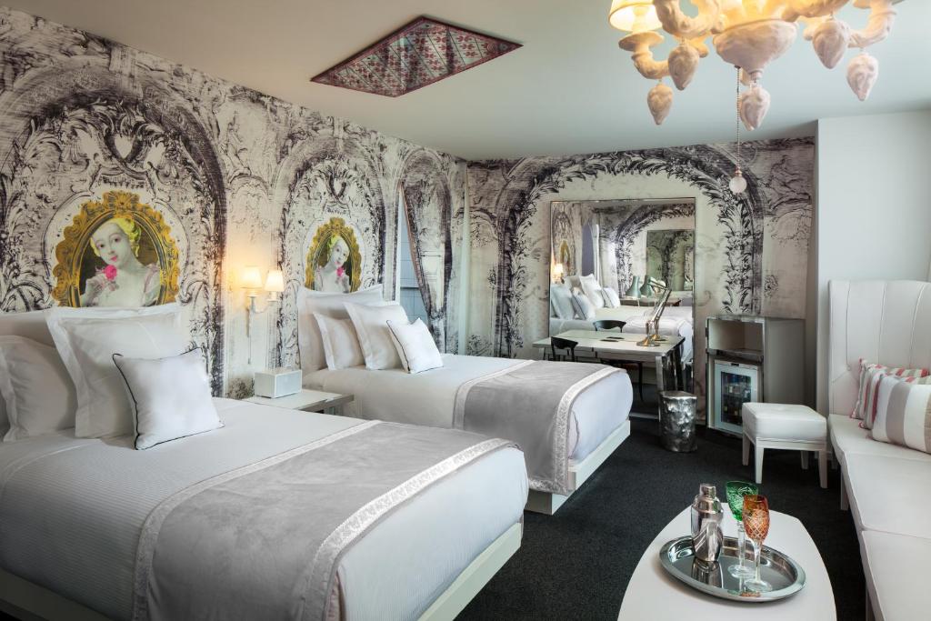 Postel nebo postele na pokoji v ubytování SAHARA Las Vegas