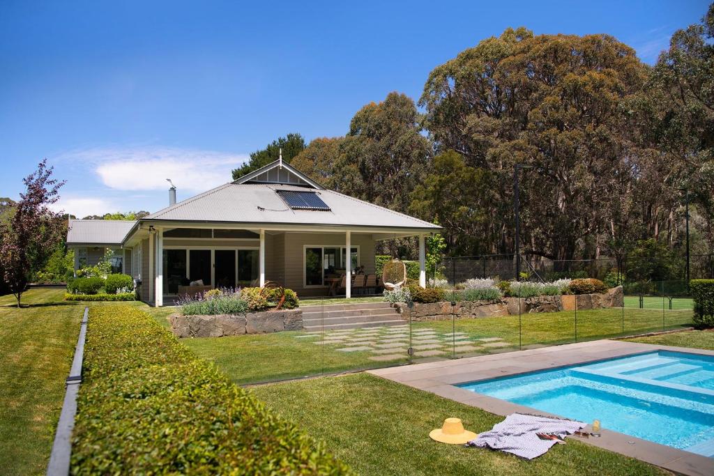 a house with a swimming pool in the yard at Cooinda in Trentham