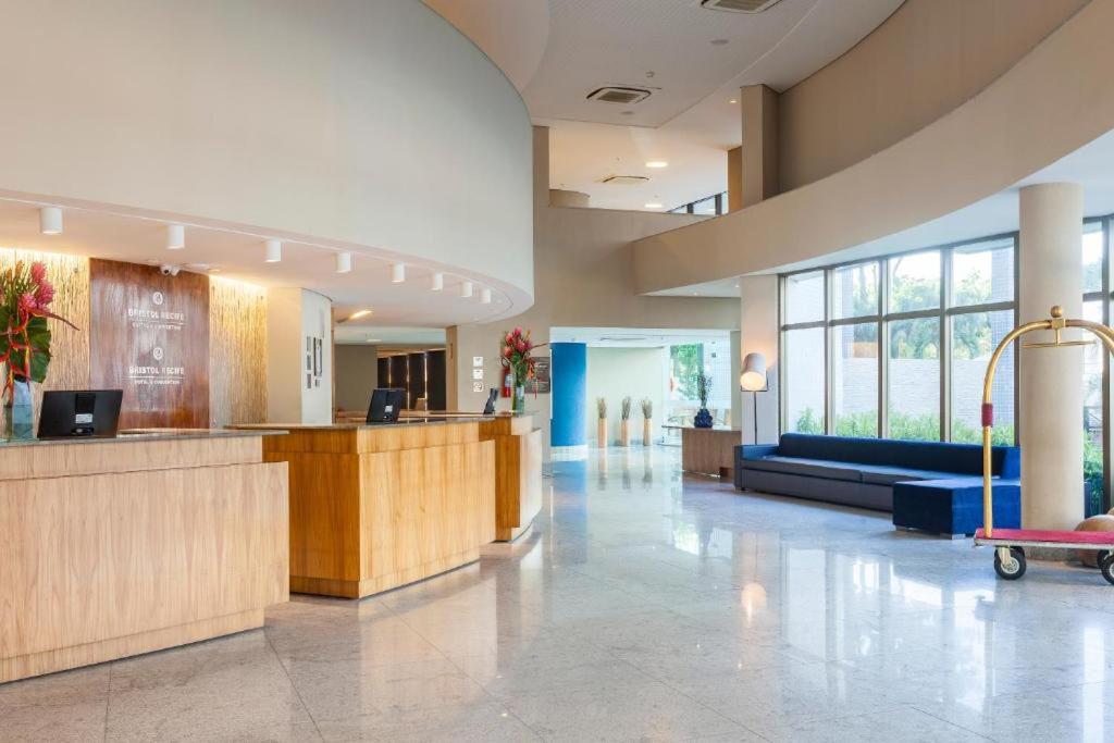 a lobby of a hospital with a waiting room at Flat Sorriso - Beach Class Conventions in Recife
