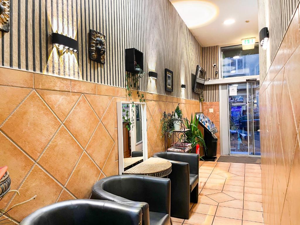 City Hotel West - Resim 11