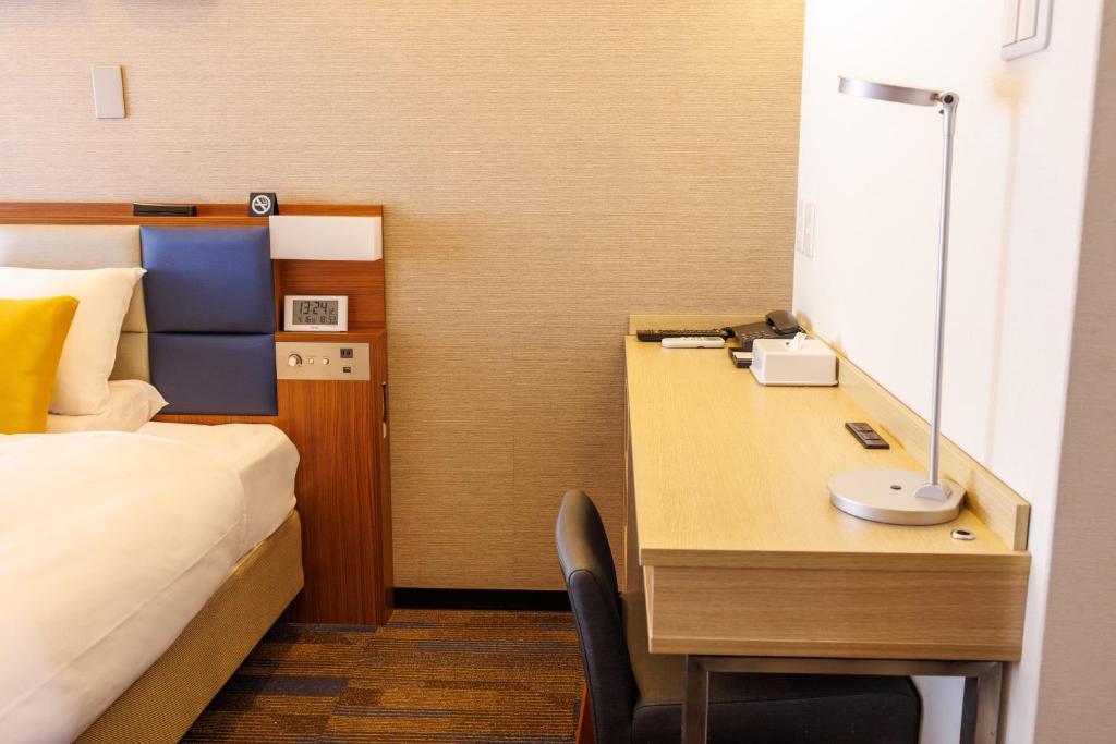 Postel nebo postele na pokoji v ubytování Floral Hotel East Shinsaibashi