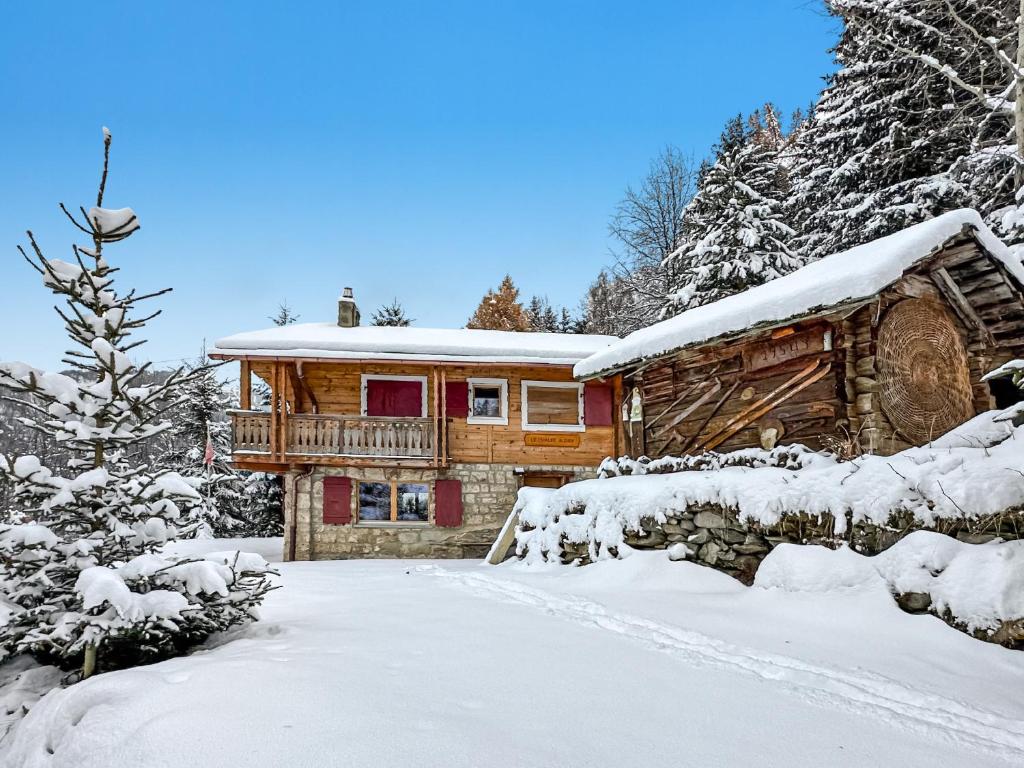 a log cabin in the snow at Chalet a Didi - Alps Paradise - 4 Vallees in La Tzoumaz