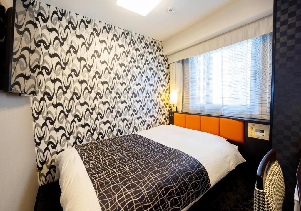 Postel nebo postele na pokoji v ubytování APA Hotel Osaka Umeda