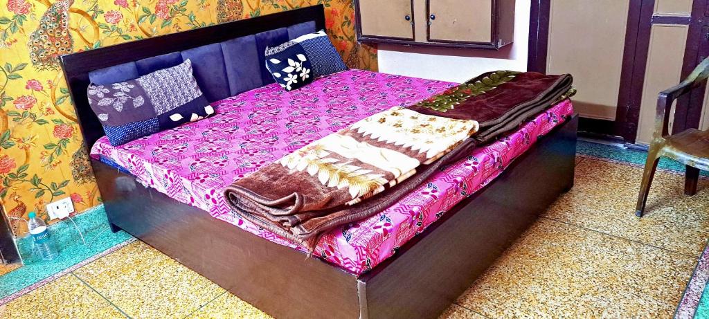 Radha Rani Dham - Housity