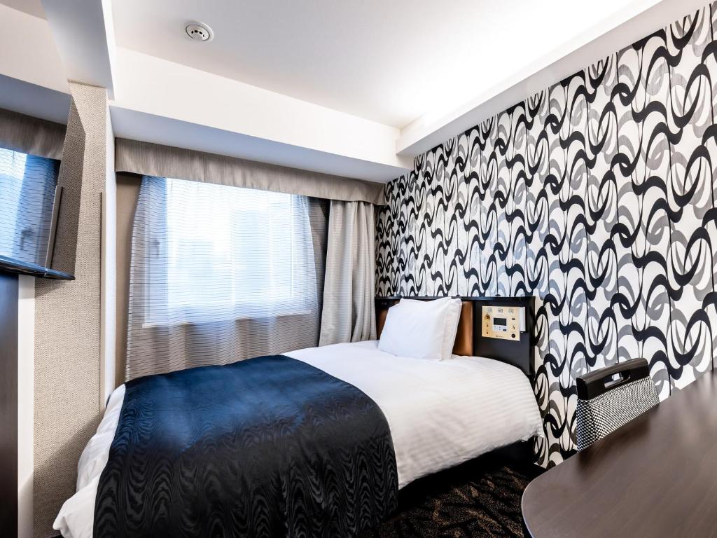 Postel nebo postele na pokoji v ubytování APA Hotel Kayabacho Hachobori Ekimae