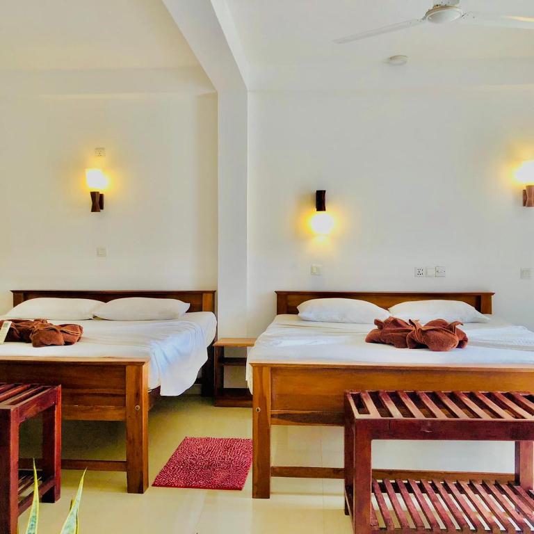 Postel nebo postele na pokoji v ubytování Mirissa Beach Inn