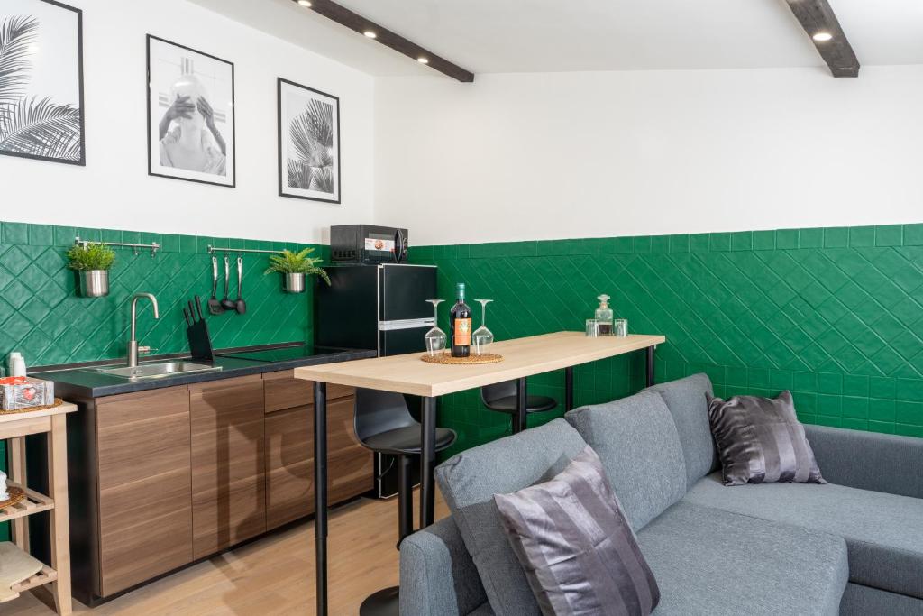 Kuchyň nebo kuchyňský kout v ubytování SambaSS Boutique Apartment