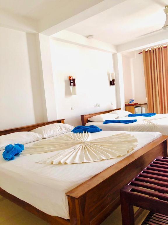 Postel nebo postele na pokoji v ubytování Mirissa Beach Inn