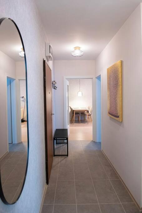 Postel nebo postele na pokoji v ubytování Oslo: A modern furnished apartment with parking