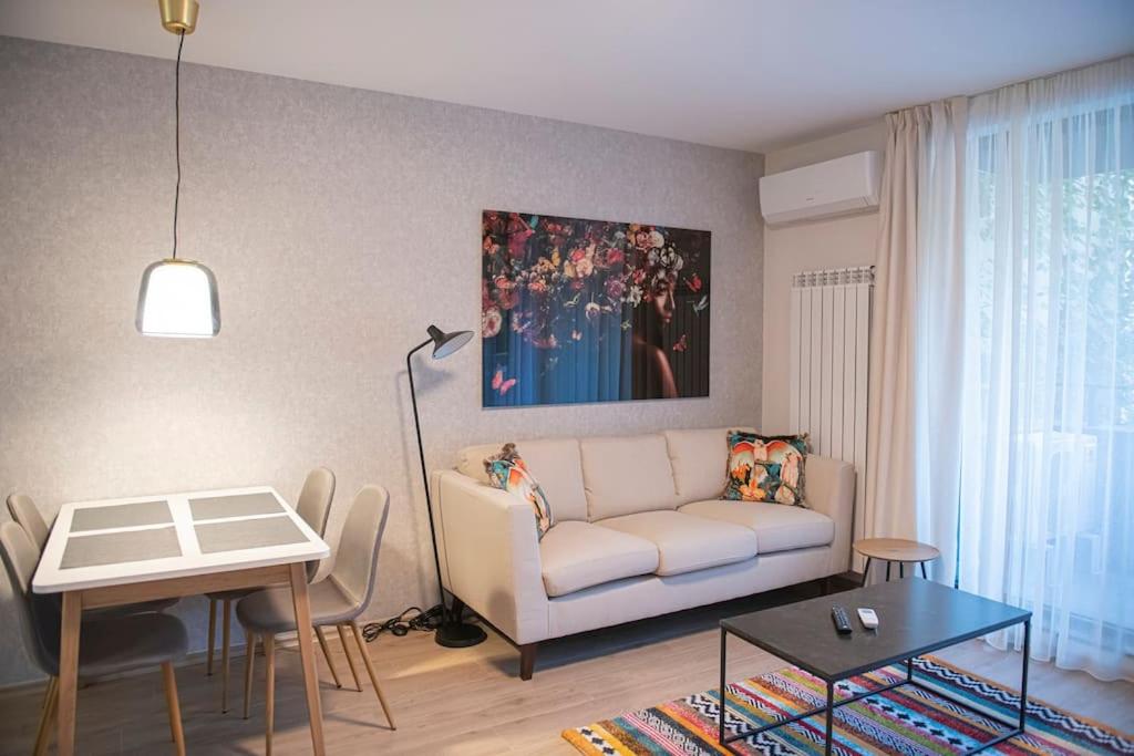 Posezení v ubytování Oslo: A modern furnished apartment with parking