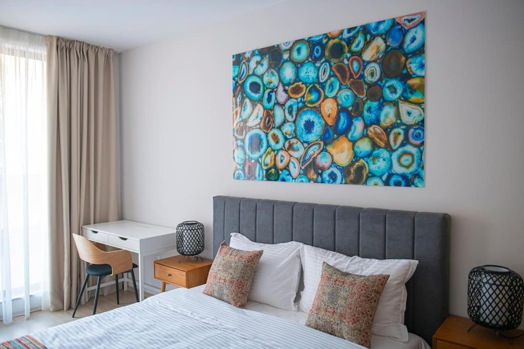 Postel nebo postele na pokoji v ubytování Oslo: A modern furnished apartment with parking
