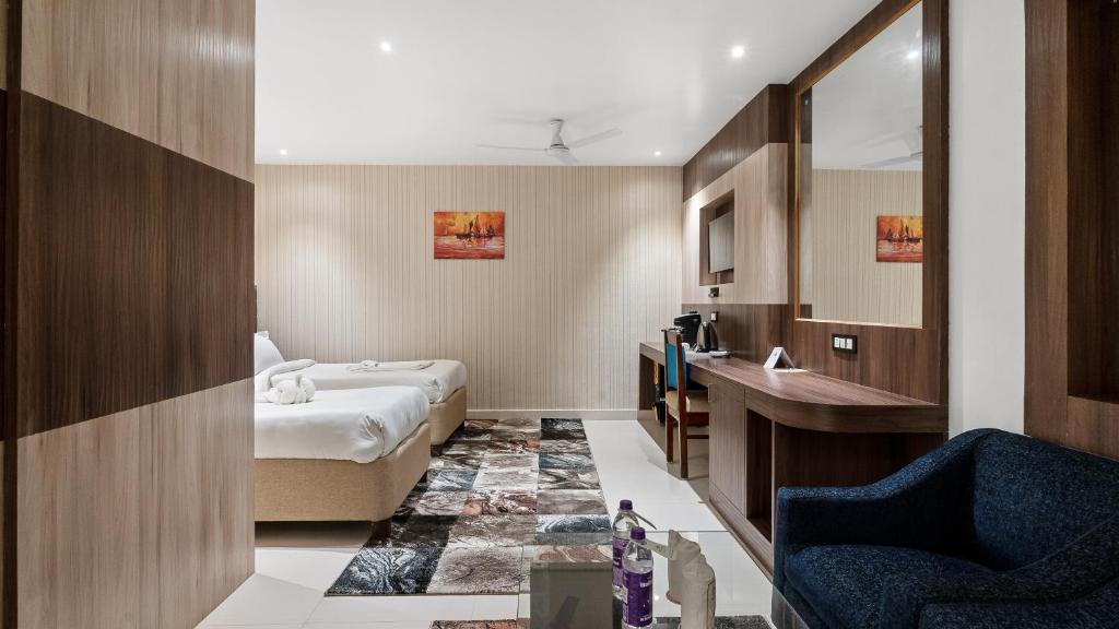 Postel nebo postele na pokoji v ubytování Niranjana Hotel Bodhgaya