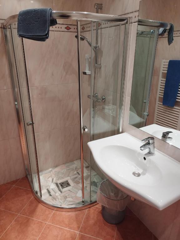 Koupelna v ubytování Hotel Pension Kandolf