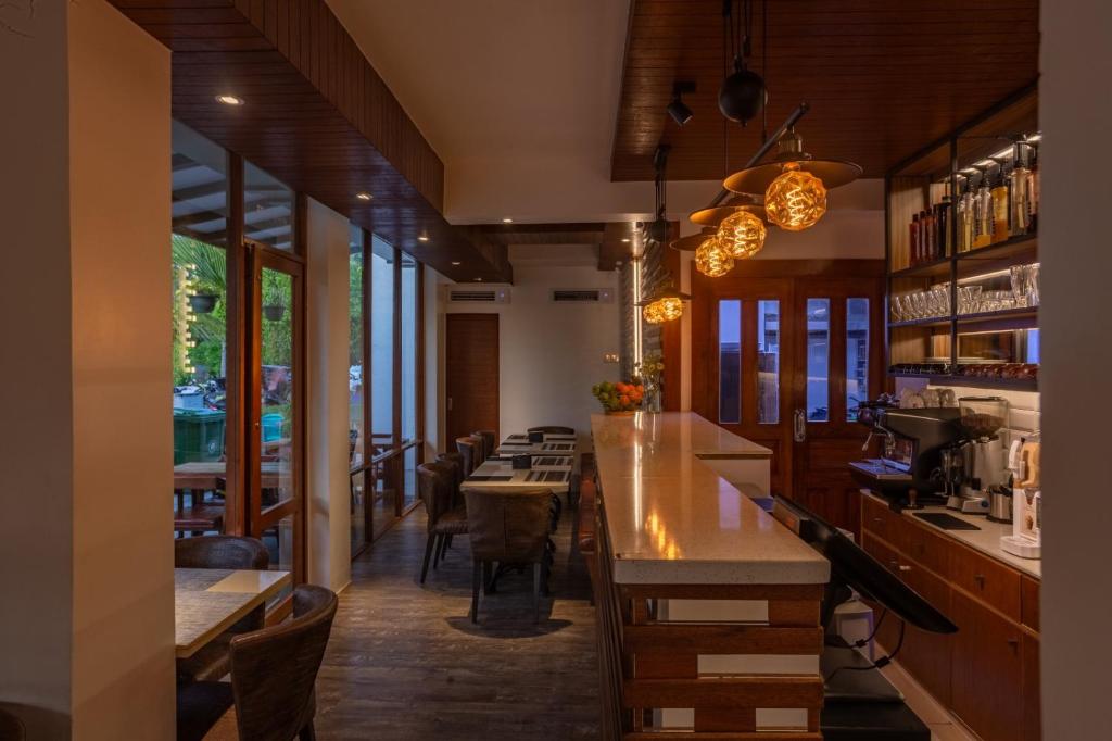 Kuchyň nebo kuchyňský kout v ubytování Express Inn at Hulhumale