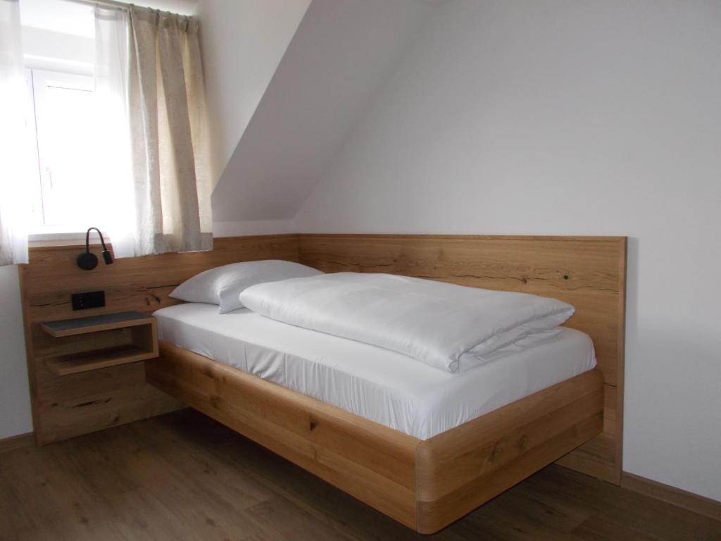 Postel nebo postele na pokoji v ubytování Gasthof Ramsauer