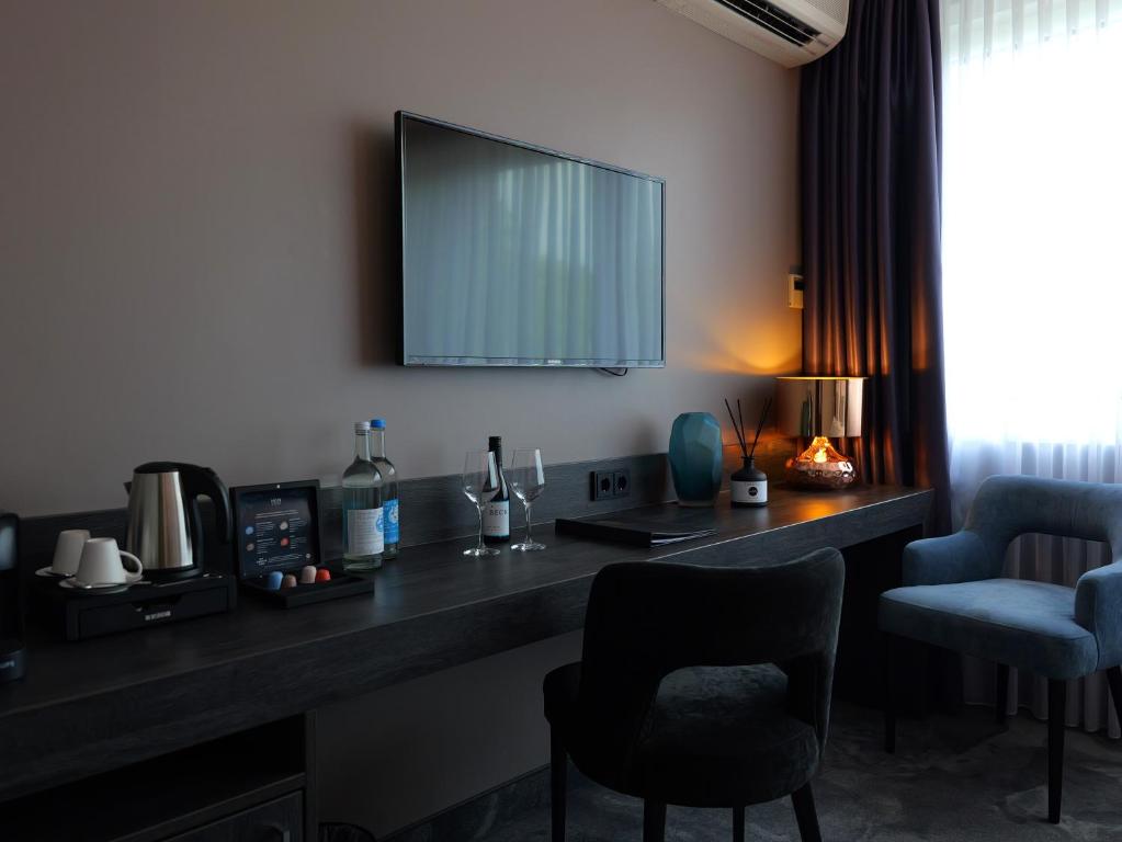 Příslušenství pro přípravu čaje a kávy v ubytování Hotel du Nord Alster - auf der Uhlenhorst - SELF CHECK-IN