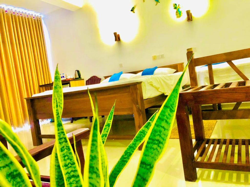 Postel nebo postele na pokoji v ubytování Mirissa Beach Inn