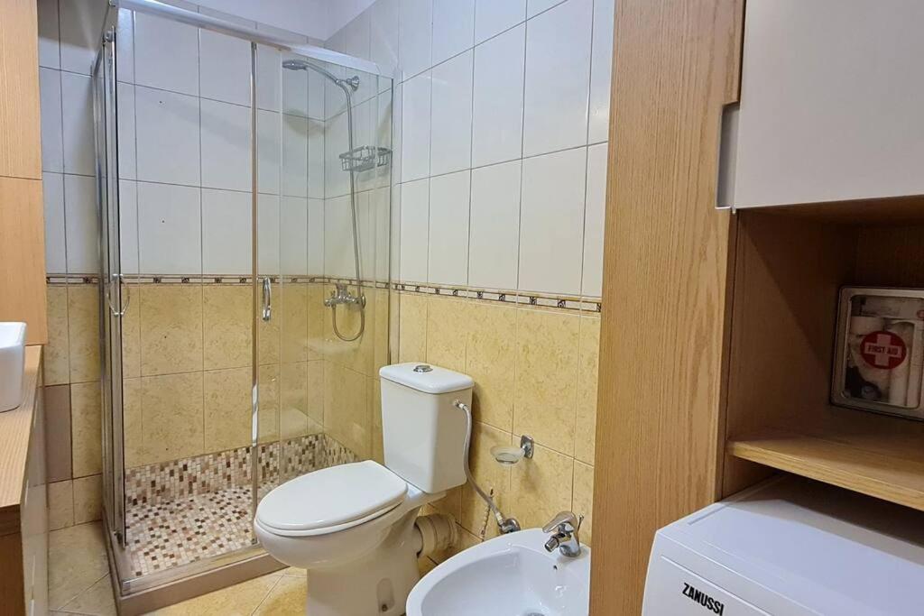 Lucy 21-Square Apartment - Image 8