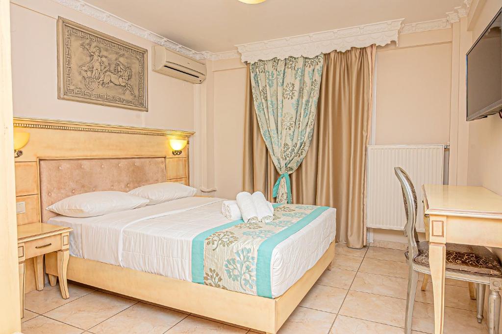 Postel nebo postele na pokoji v ubytování Parthenon Art Hotel