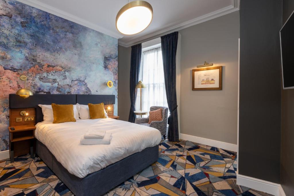 Postel nebo postele na pokoji v ubytování Keavan's Port Hotel, Dublin