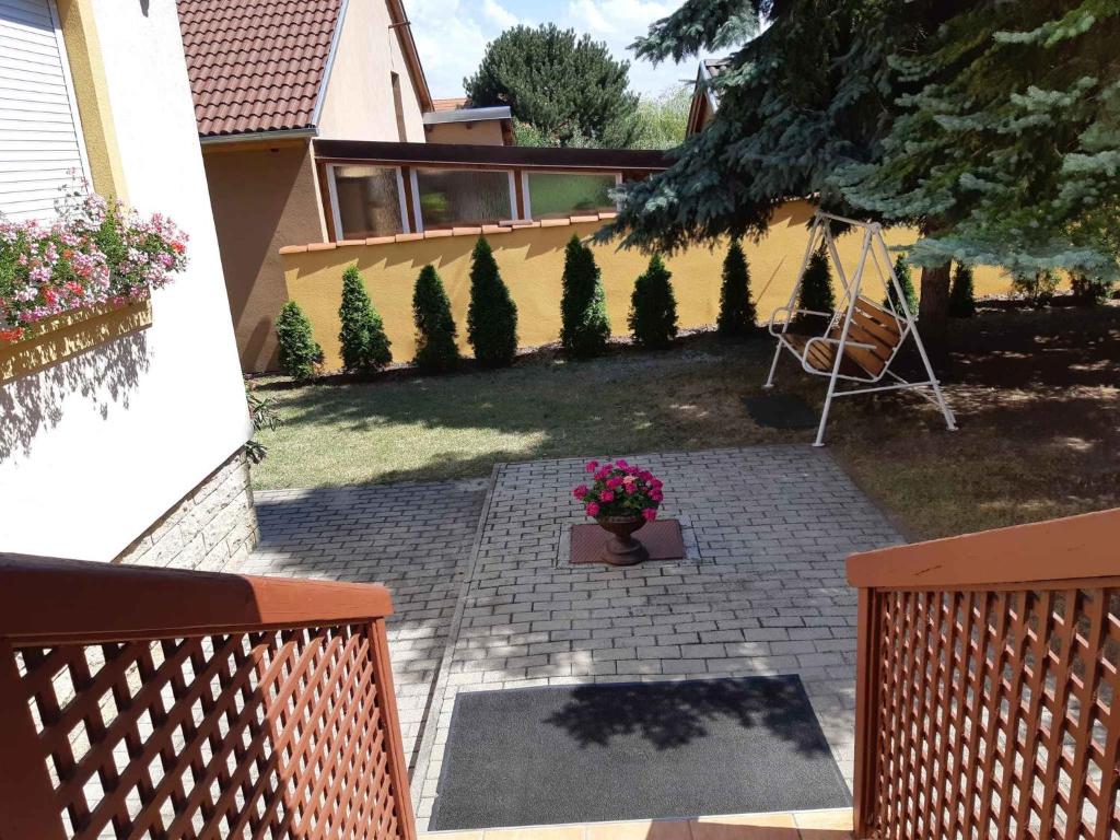 Vonkajšia záhrada v ubytovaní Holiday home in Badacsonytomaj 20247