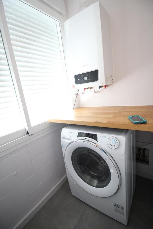 A kitchen or kitchenette at Cómodo piso en el Pirineo Aragonés