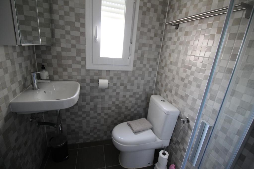 A bathroom at Cómodo piso en el Pirineo Aragonés