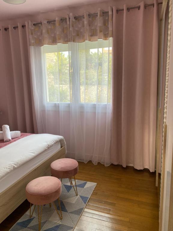 Maison face à la cité - 16