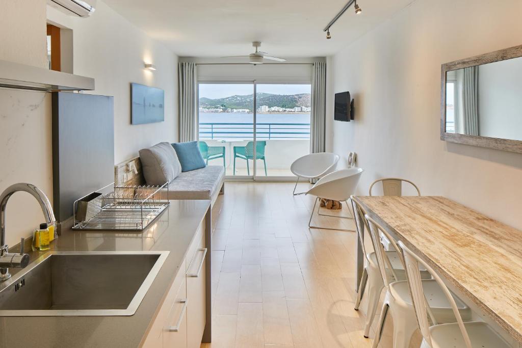 Playa Bella Beach Apartments photo