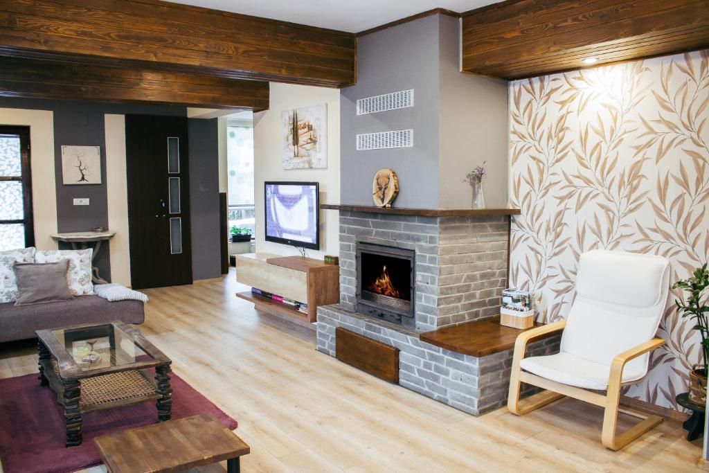 TV a/nebo společenská místnost v ubytování Casa Traian
