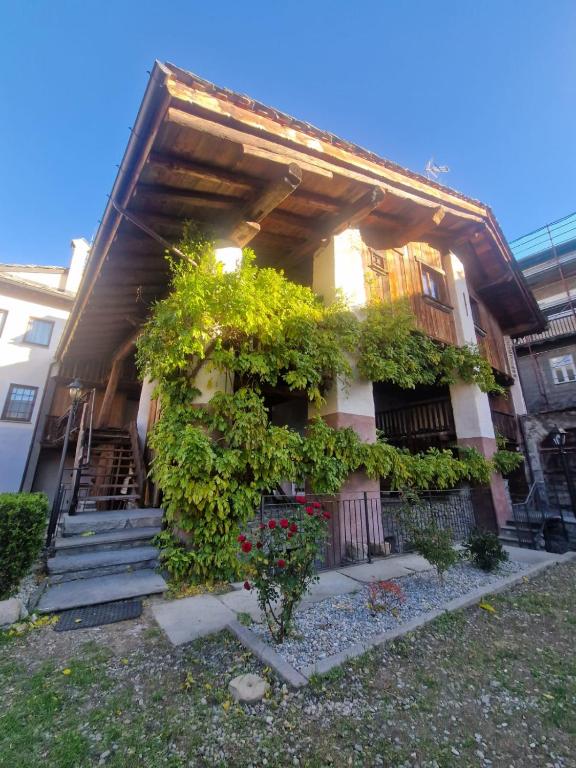 a building with a bunch of plants on it at Chalet d&#39;Aoste in Aosta