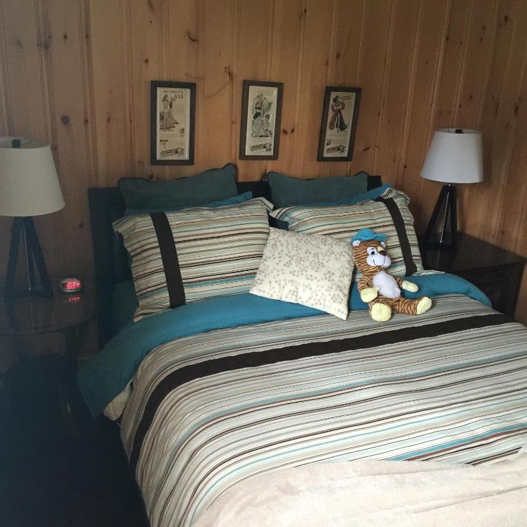 Postel nebo postele na pokoji v ubytování Chalets Plage St-Jean 2