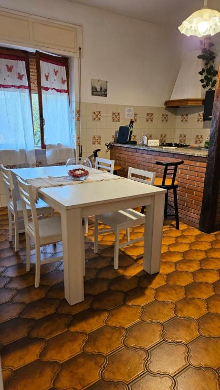 a white dining table and chairs in a kitchen at Adri's House in Monterotondo