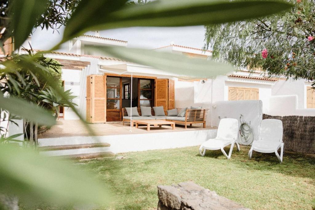 En have udenfor Bungalow frente al mar golf piscina