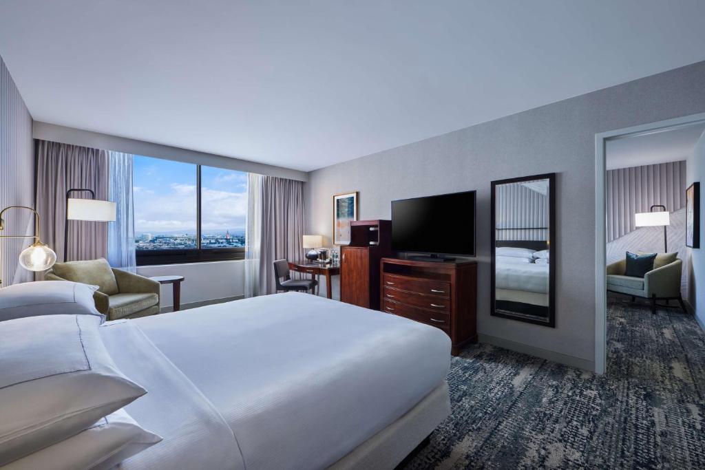 Hotel Fera Anaheim, a DoubleTree by Hilton Hotel - Studio Suite - Sofabed Only