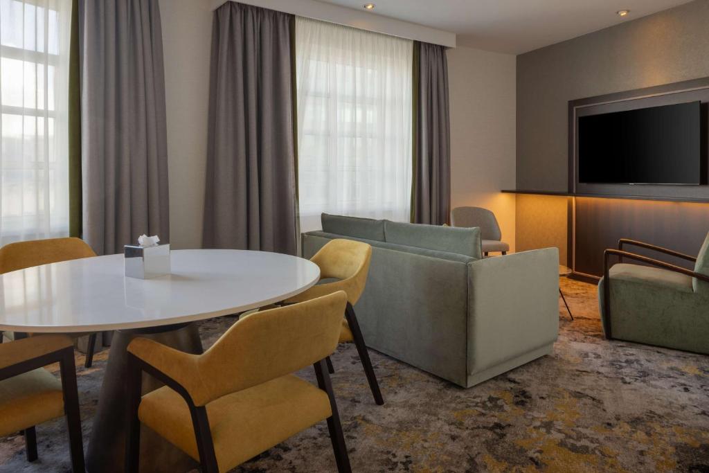 Hilton Cardiff - 