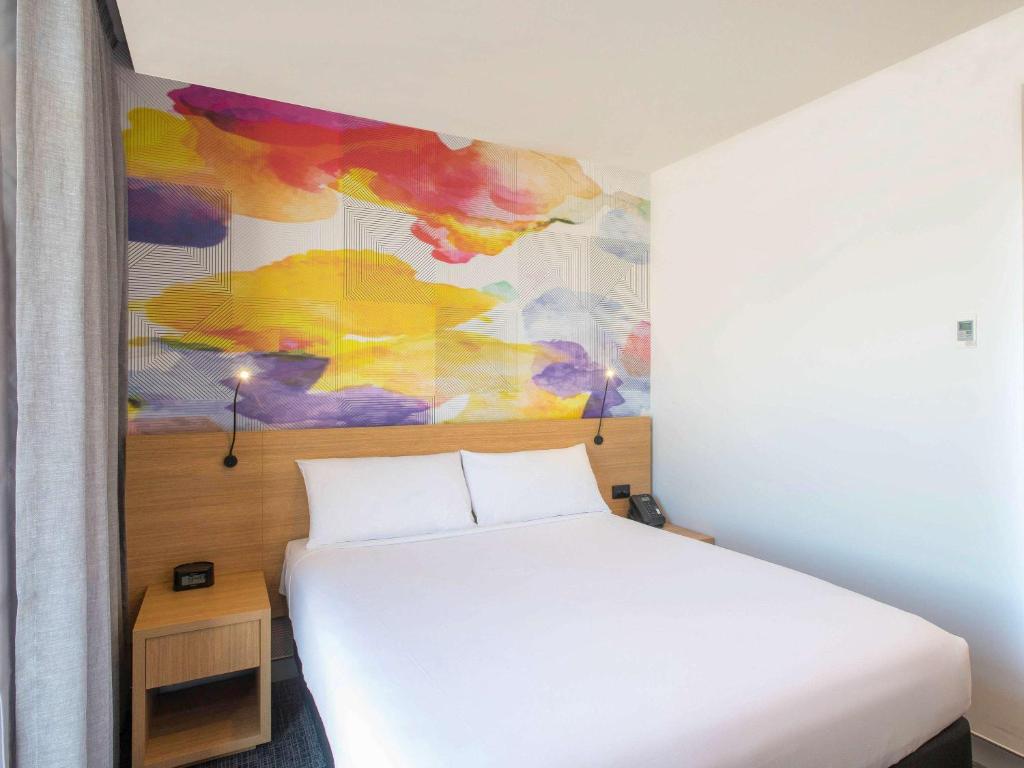 Postel nebo postele na pokoji v ubytování Ibis Styles Hobart